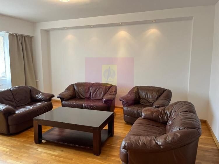 Apartament spatios si luminos Piata Unirii